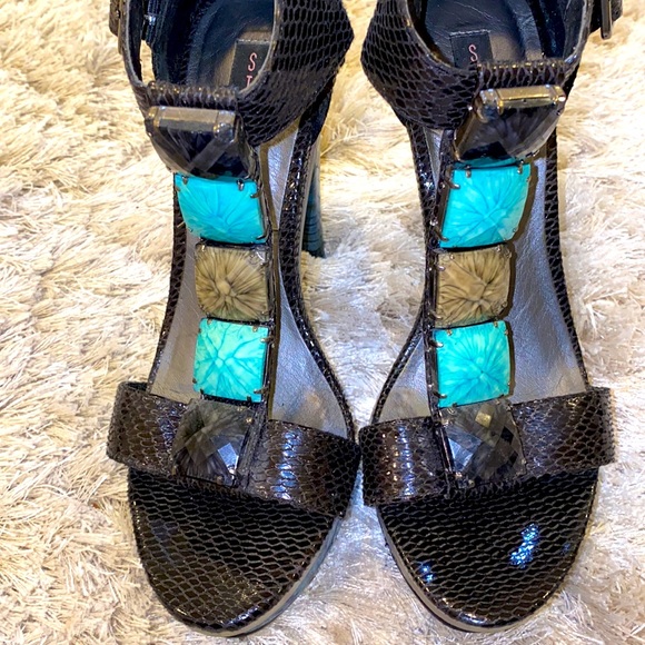 Black Heels - Picture 4 of 9